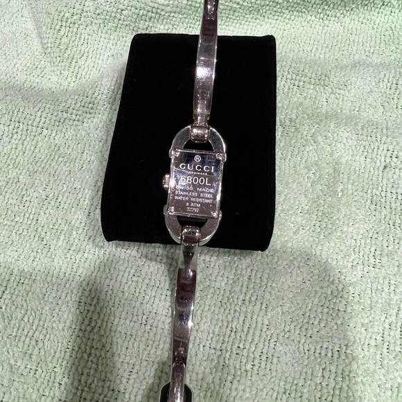 💯% Authentic GUCCI watch womens - Picture 4 of 7